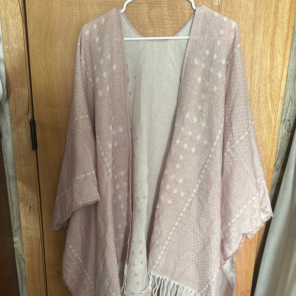Gentle Fawn M/L Pink Poncho with Fringe and Open Front